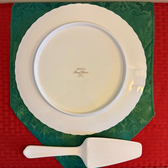 NWT Festive Mikasa Poinsettia Serving Plate and Server Set - Picture 5 of 6
